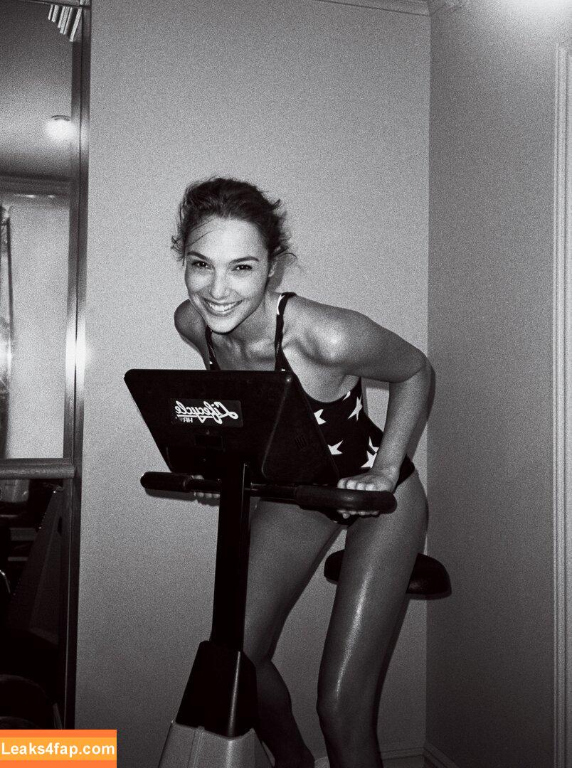 Gal Gadot / gal_gadot / https: / inked_hriss leaked photo photo #0992