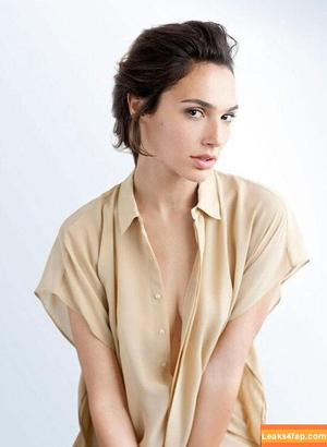 Gal Gadot photo #0022