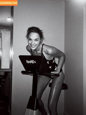 Gal Gadot photo #0097