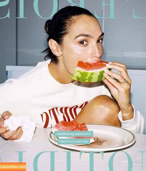 Gal Gadot photo #0571