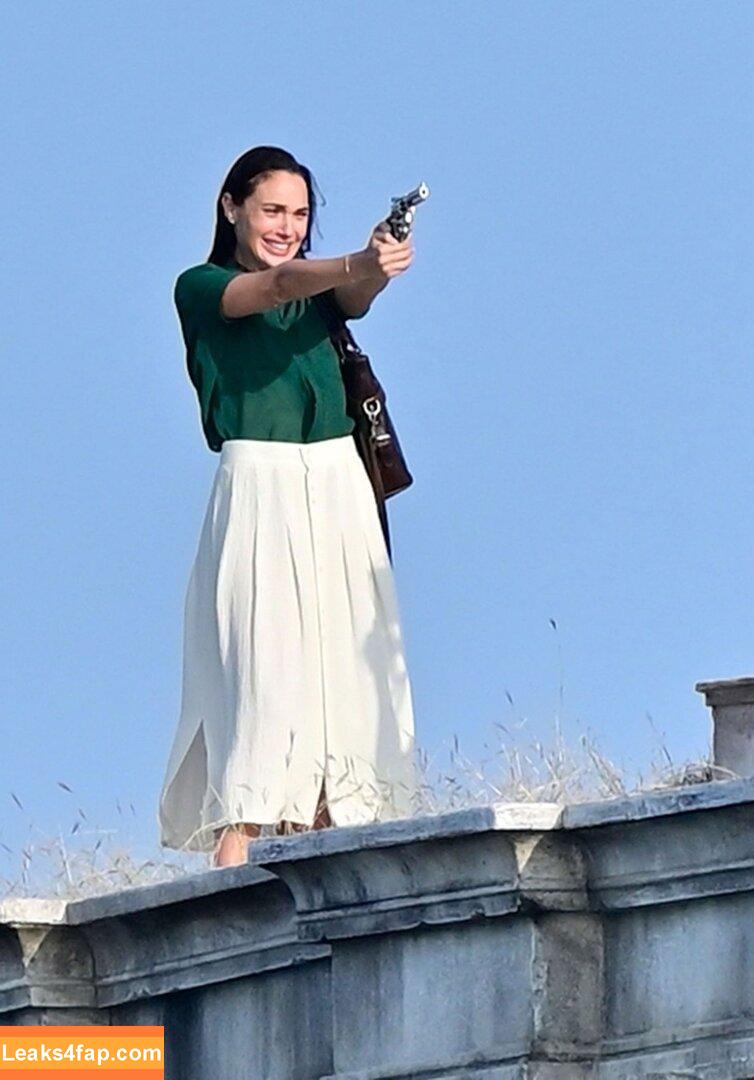 Gal Gadot / gal_gadot / https: / inked_hriss leaked photo photo #1032