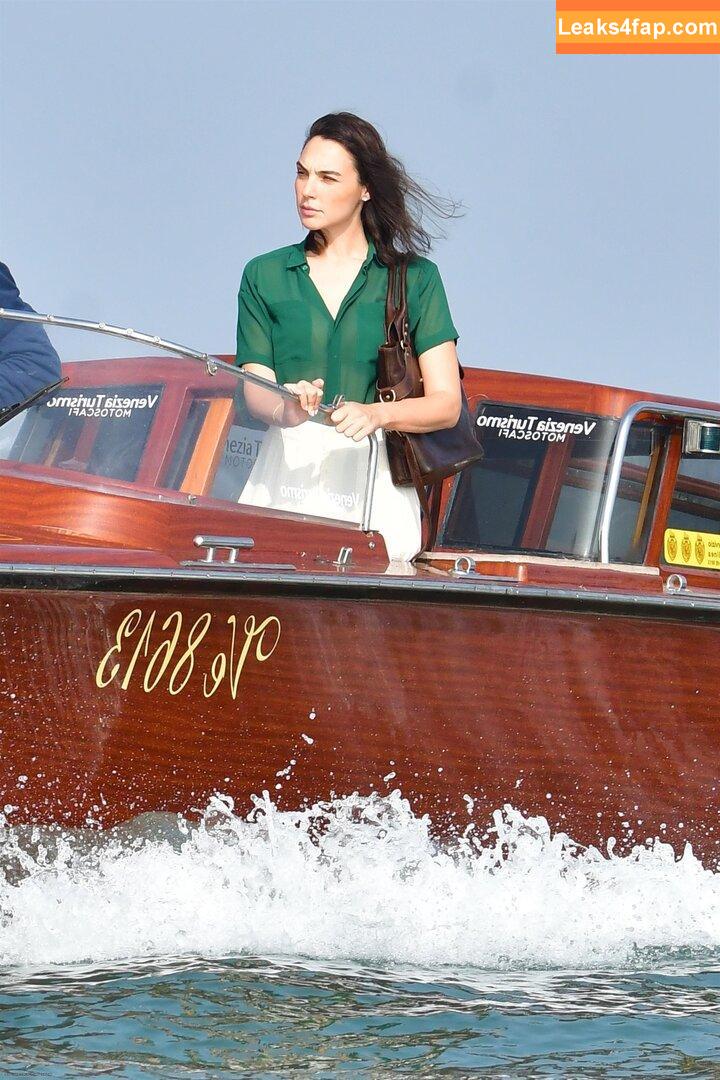 Gal Gadot / gal_gadot / https: / inked_hriss leaked photo photo #1035