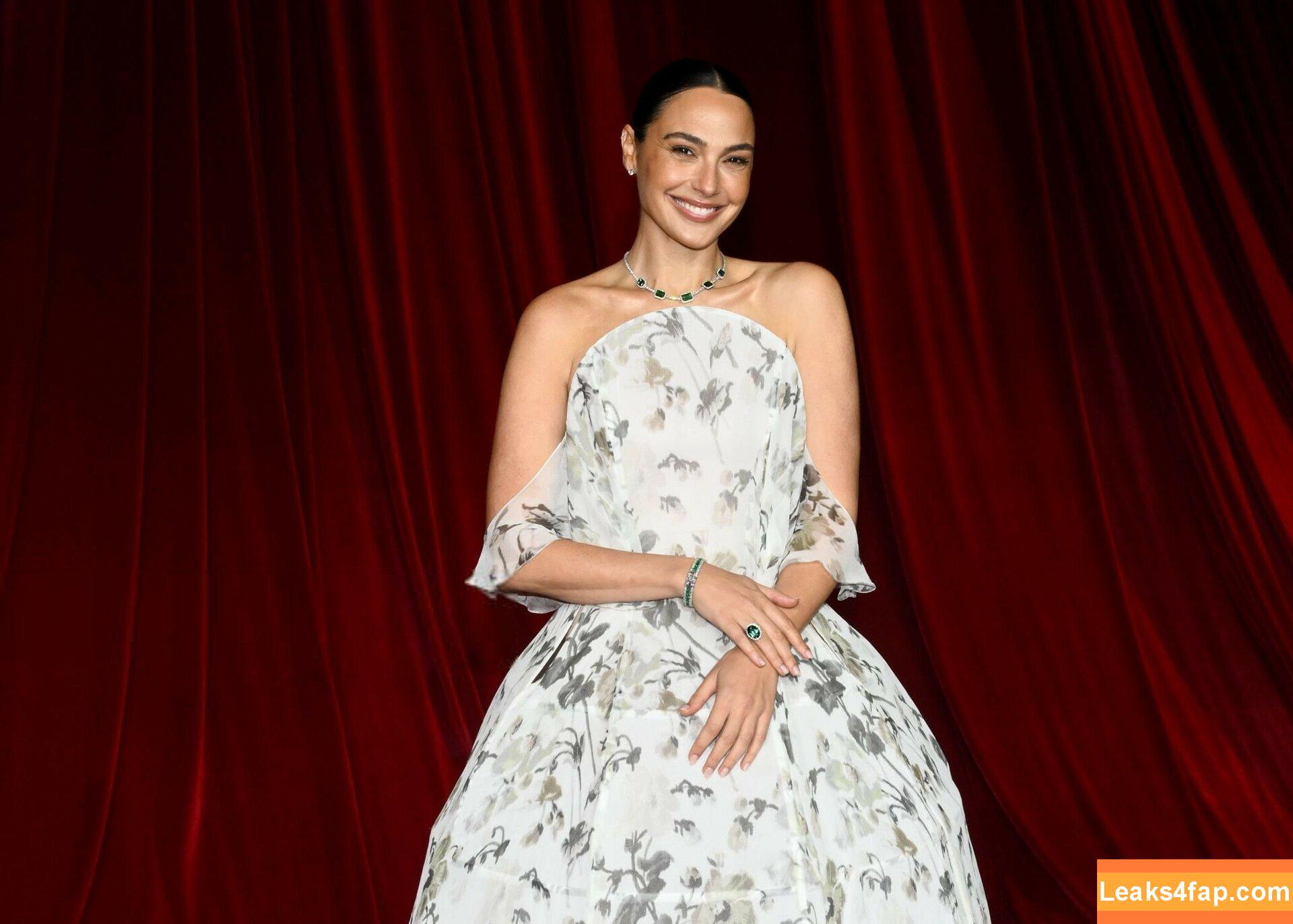 Gal Gadot / gal_gadot / https: / inked_hriss leaked photo photo #1103