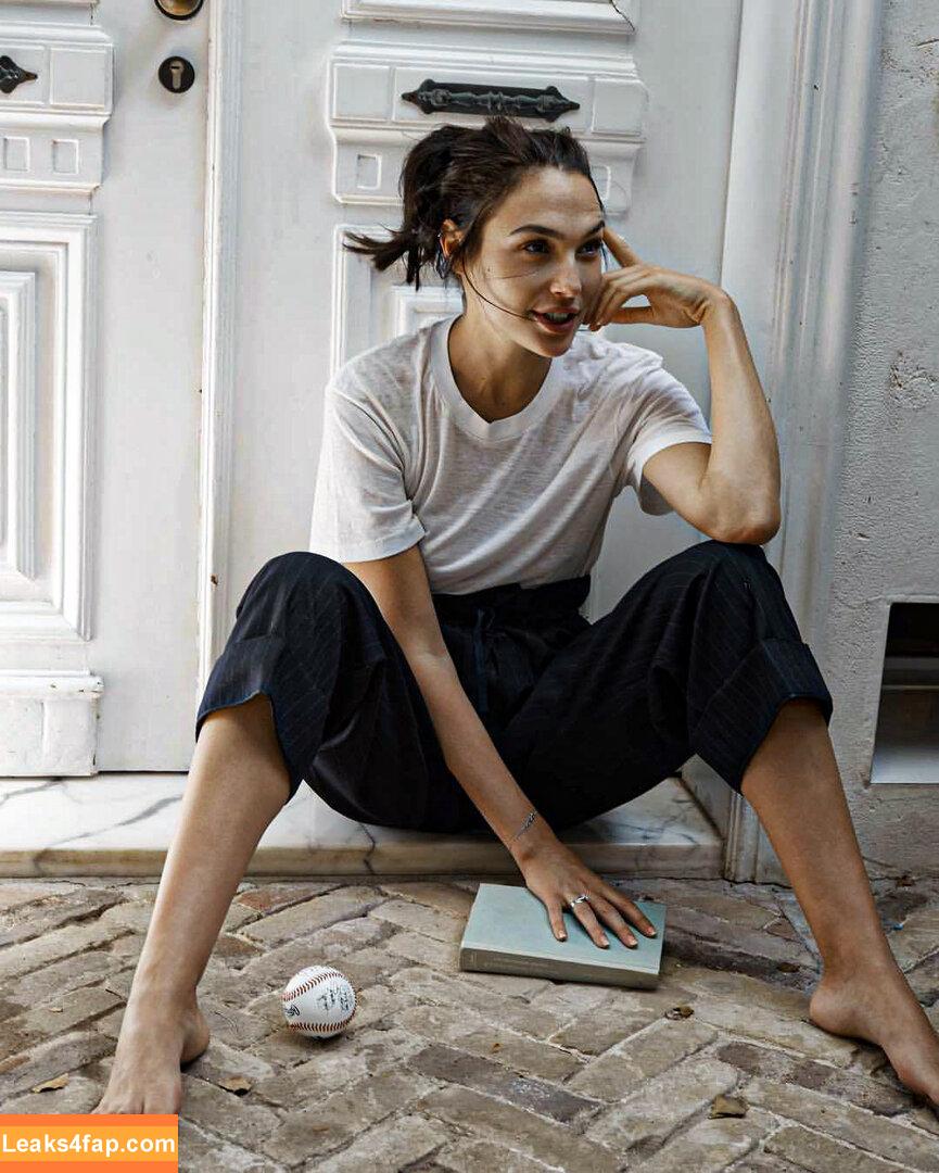 Gal Gadot / gal_gadot / https: / inked_hriss leaked photo photo #1111