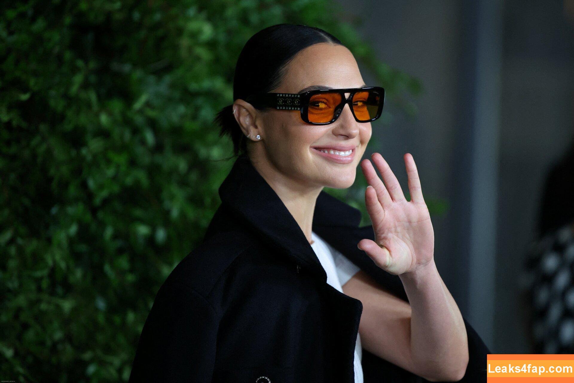 Gal Gadot / gal_gadot / https: / inked_hriss leaked photo photo #1196