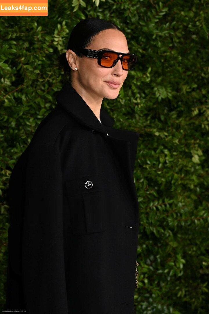 Gal Gadot / gal_gadot / https: / inked_hriss leaked photo photo #1200