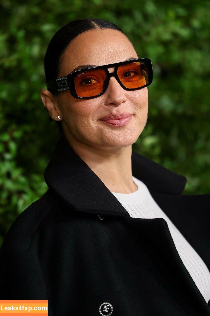 Gal Gadot / gal_gadot / https: / inked_hriss leaked photo photo #1202