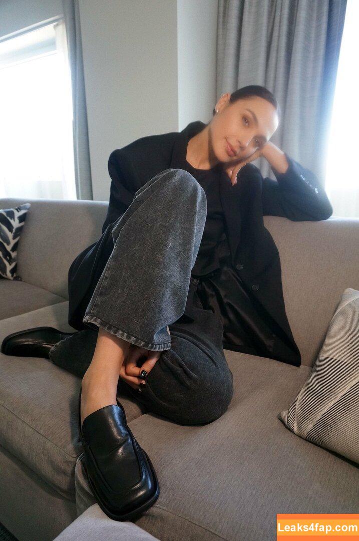 Gal Gadot / gal_gadot / https: / inked_hriss leaked photo photo #2079