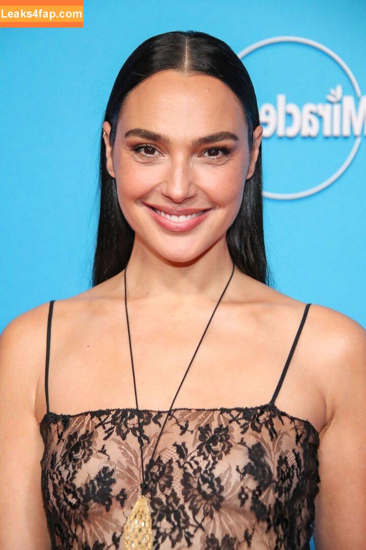 Gal Gadot / gal_gadot / https: / inked_hriss leaked photo photo #2175
