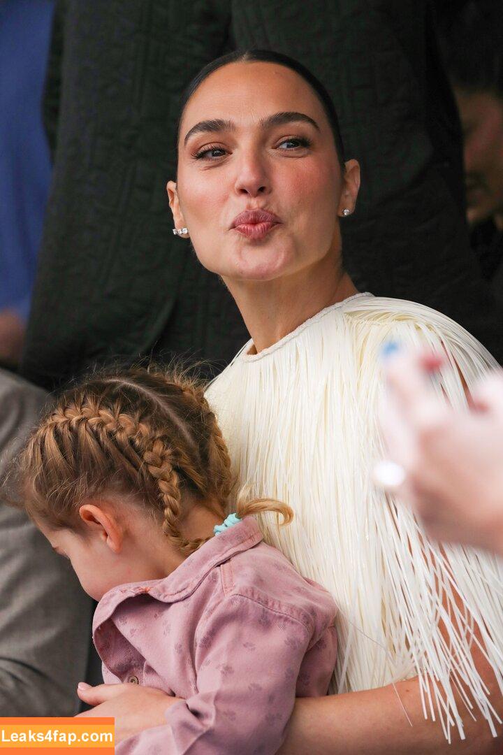 Gal Gadot / gal_gadot / https: / inked_hriss leaked photo photo #2194