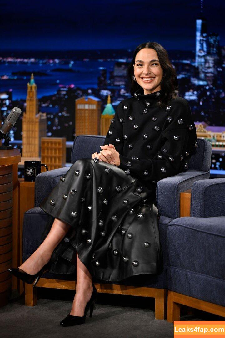 Gal Gadot / gal_gadot / https: / inked_hriss leaked photo photo #2233