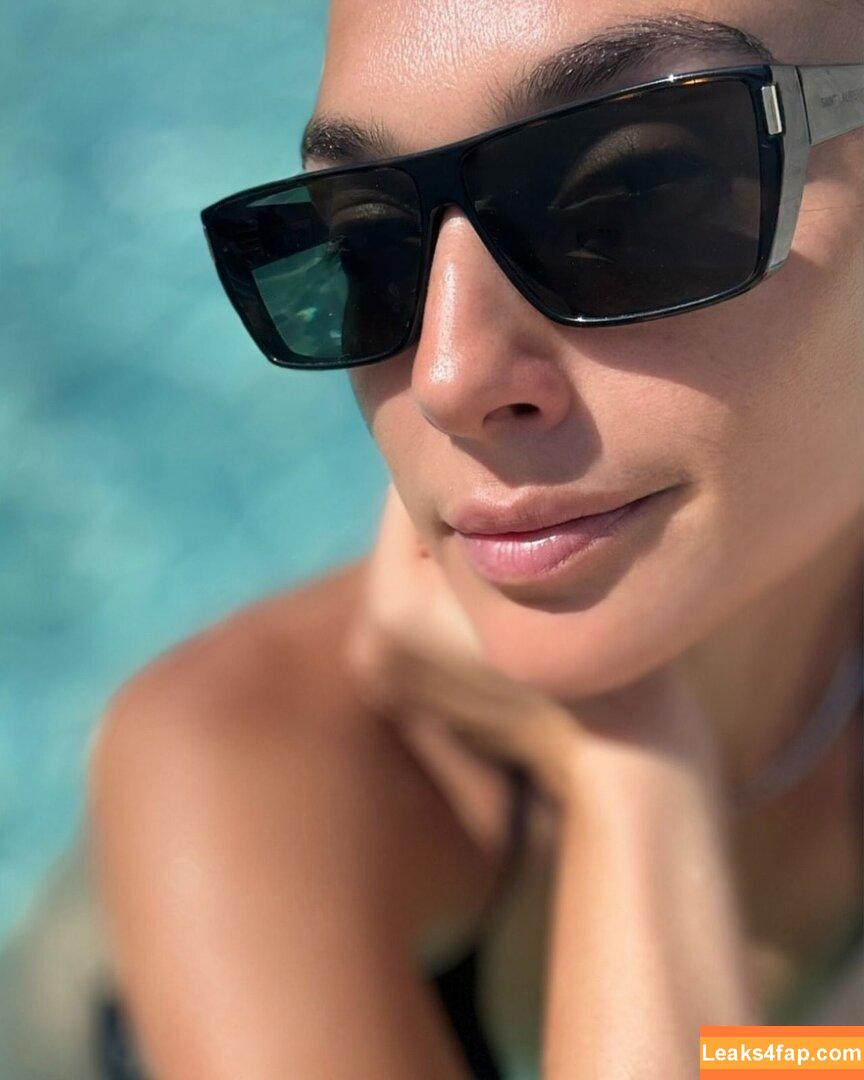 Gal Gadot / gal_gadot / https: / inked_hriss leaked photo photo #2337