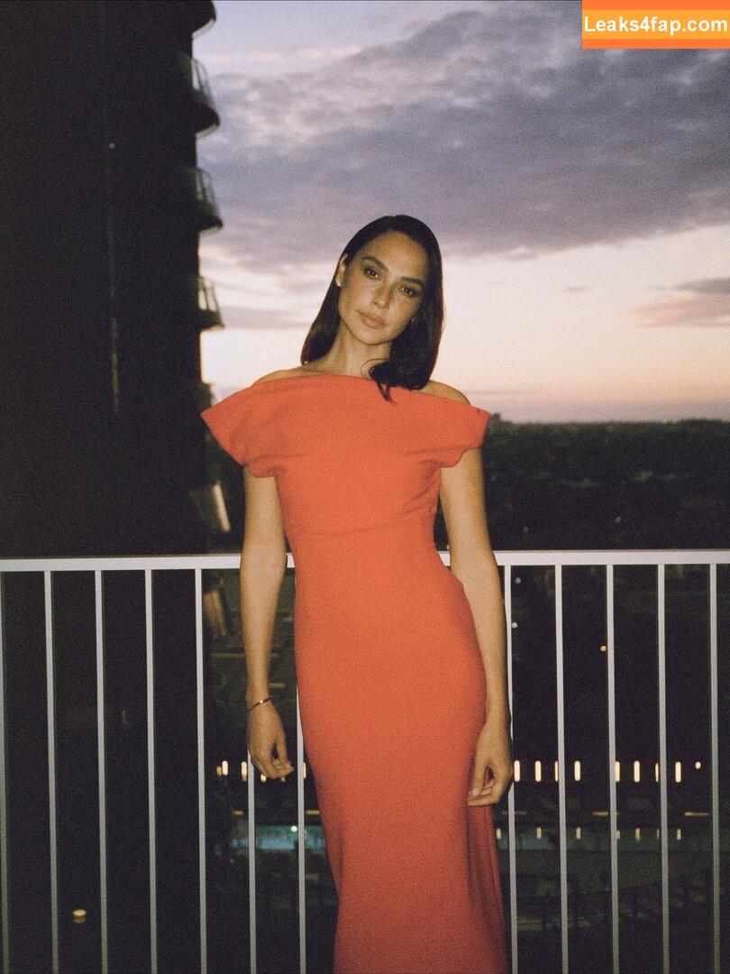 Gal Gadot / gal_gadot / https: / inked_hriss leaked photo photo #2340