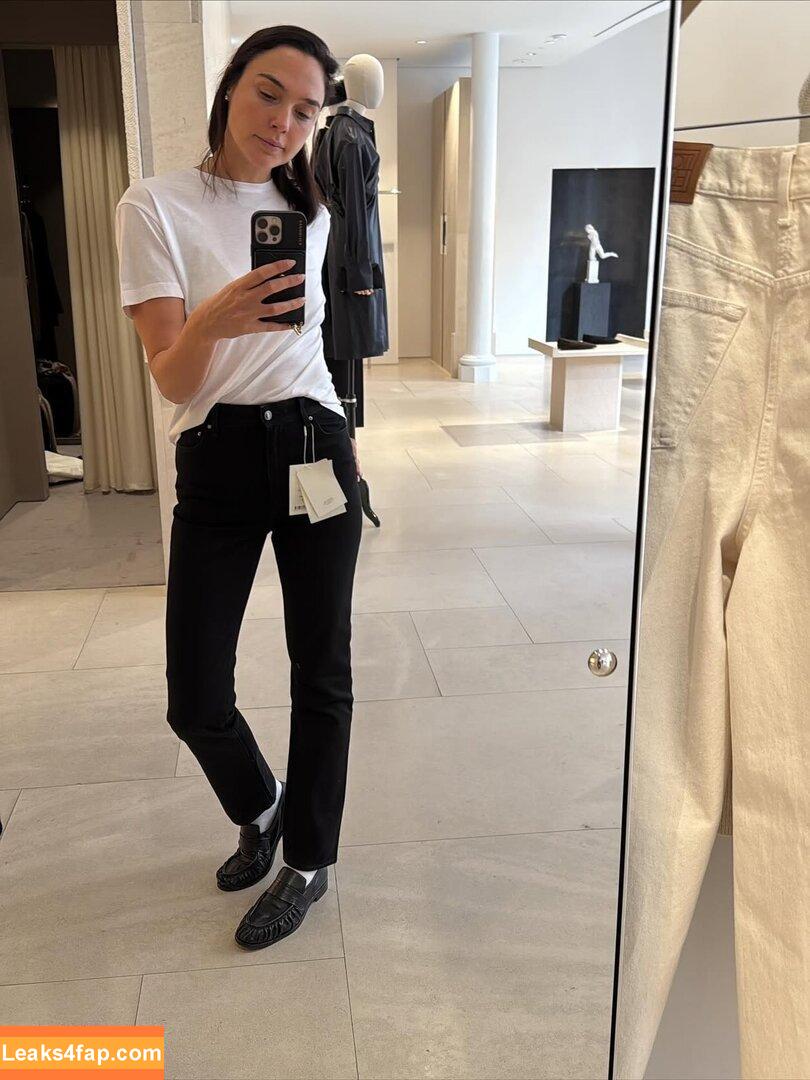 Gal Gadot / gal_gadot / https: / inked_hriss leaked photo photo #2349