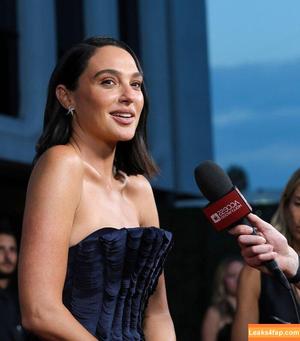 Gal Gadot фото #2456
