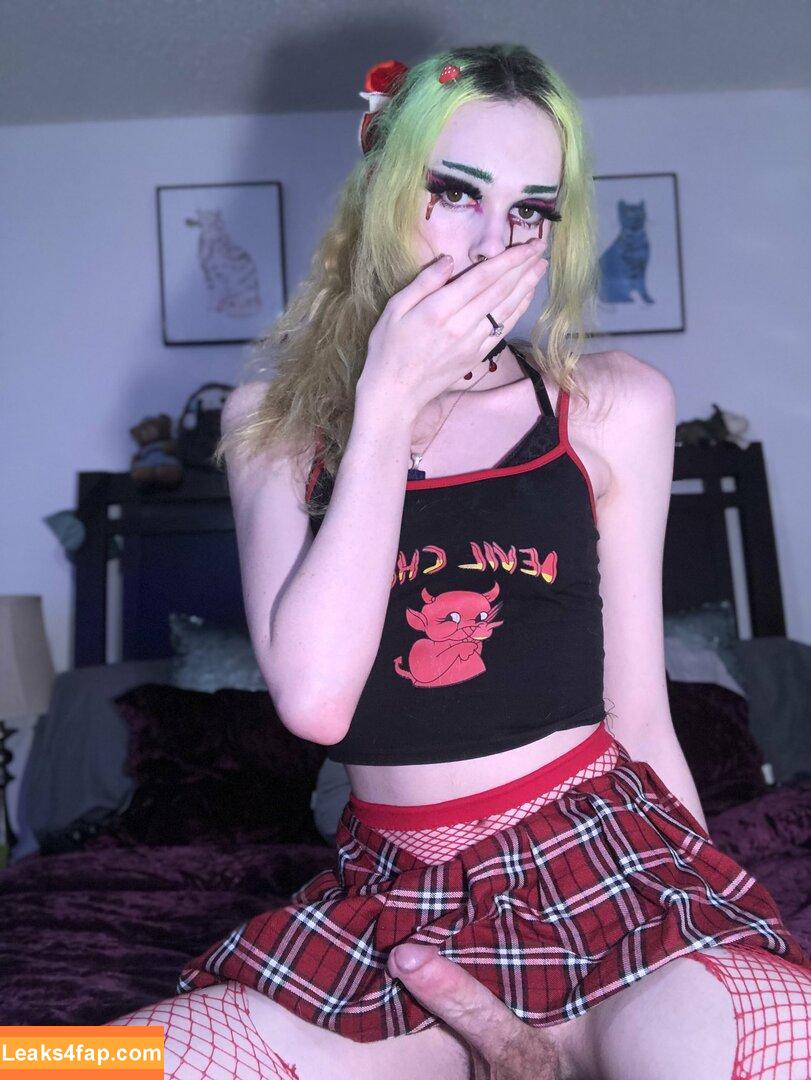 genericgothgf / GenriceGothGF / generic_goth_gf leaked photo photo #0007