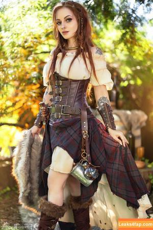 Genevieve photo #0051