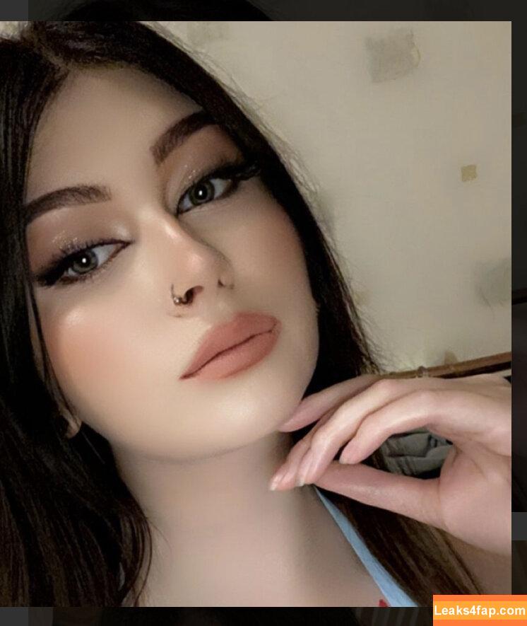 Georgia Alexandra Oxtoby / izzyandthetriplets leaked photo photo #0003