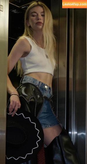 Georgia Toffolo photo #0180