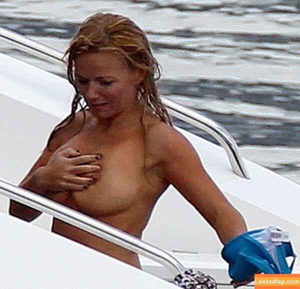 Geri Halliwell / GeriHalliwell / therealgerihalliwell leaked photo photo #0127