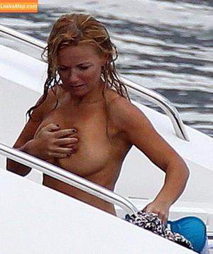 Geri Halliwell photo #0193