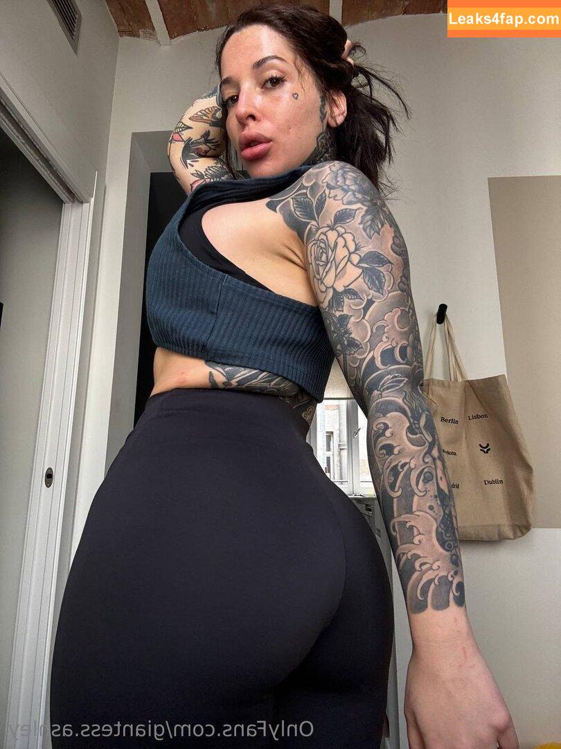 giantess.ashley / giantess.ashley5 leaked photo photo #0105