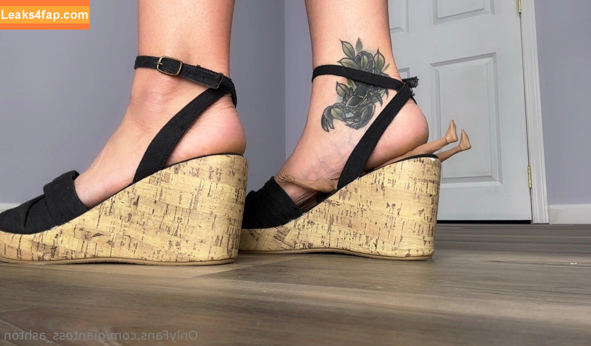 giantess_ashton /  leaked photo photo #0015