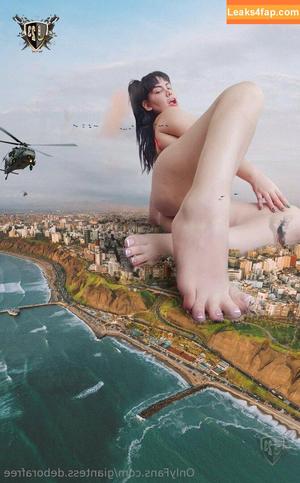 giantess.deborafree photo #0027