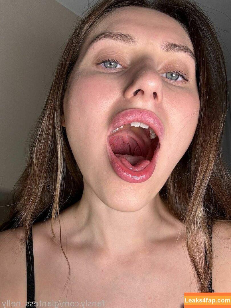 giantess_nelly / uvulamouthtonguepage leaked photo photo #0007