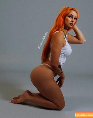 GiGi Dolan фото #0638