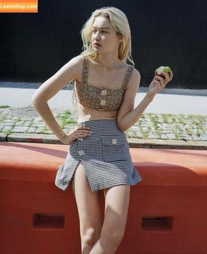 Gigi Hadid photo #0078