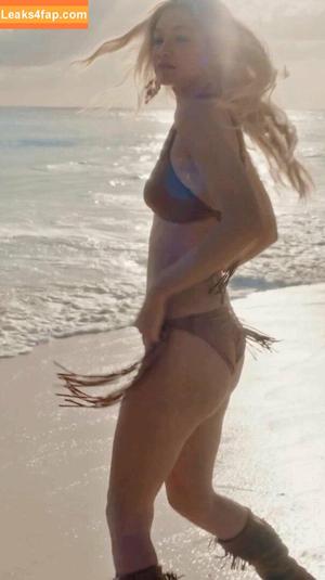 Gigi Hadid photo #0385