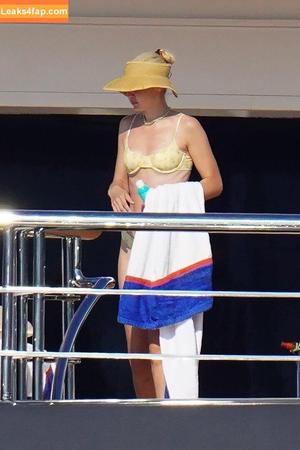 Gigi Hadid photo #0406