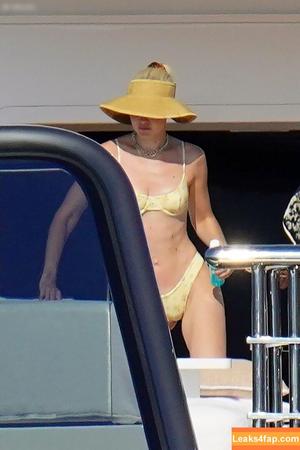 Gigi Hadid photo #0407