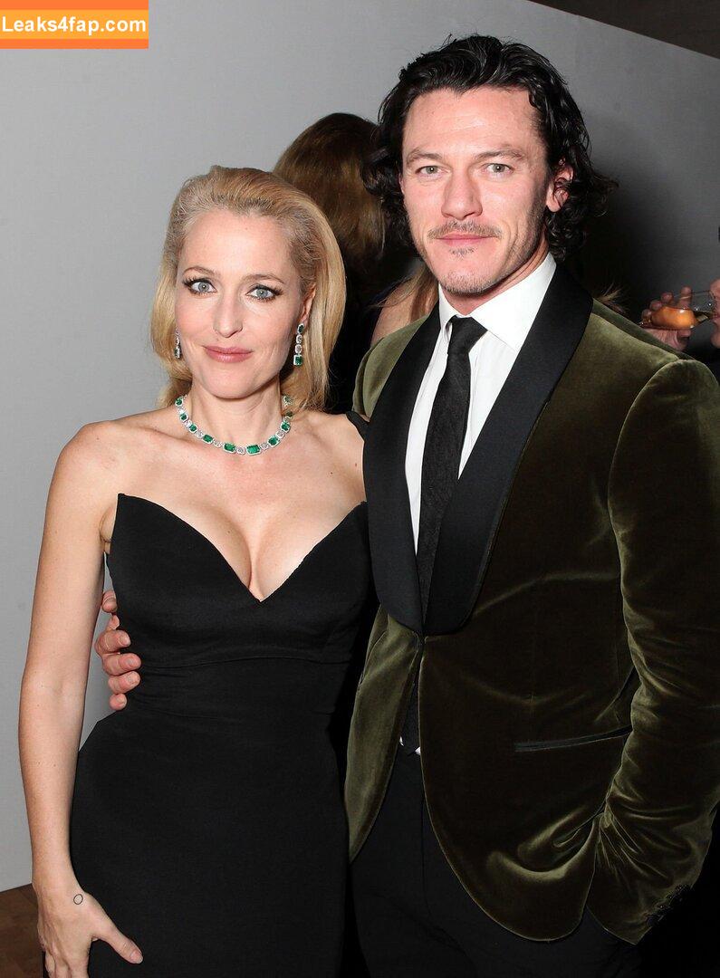 Gillian Anderson / GillianA leaked photo photo #0162
