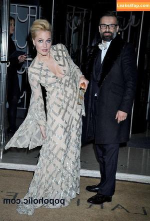 Gillian Anderson photo #0047