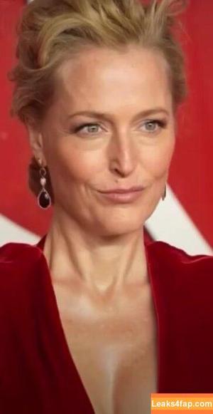 Gillian Anderson photo #0140
