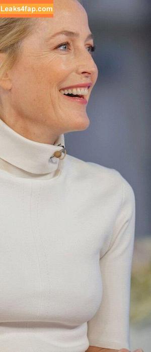 Gillian Anderson photo #0245