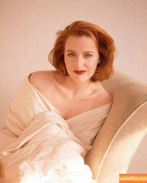 Gillian Anderson photo #0401