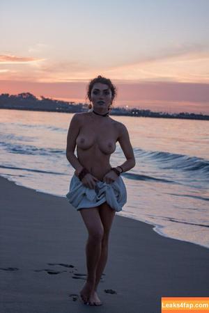 Gillian Barnes photo #0047
