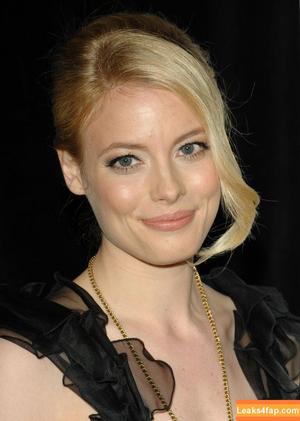 Gillian Jacobs photo #0009