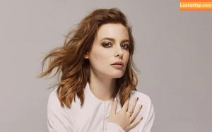 Gillian Jacobs photo #0051