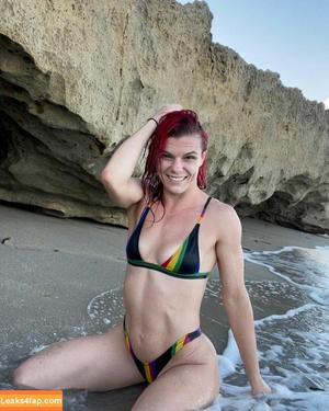 Gillian Robertson photo #0027