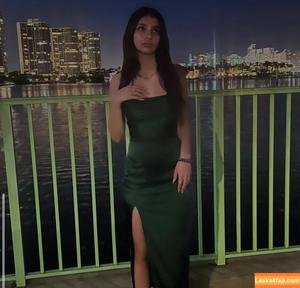 gillianunrestricted фото #0002