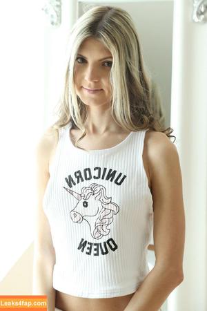 Gina Gerson photo #0754