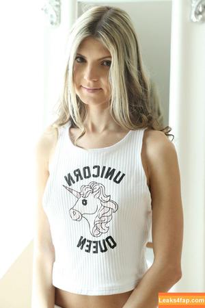 Gina Gerson photo #1143