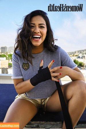 Gina Rodriguez фото #0004