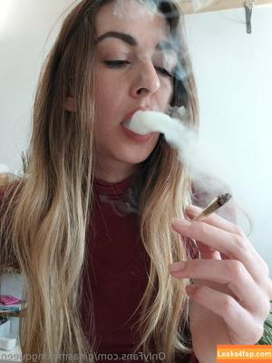 ginasmokingqueen photo #0050