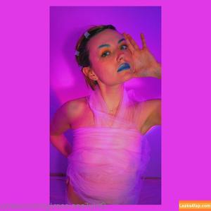 Girl On Cinema photo #0050