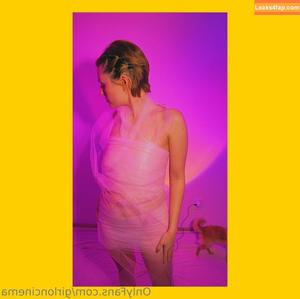 Girl On Cinema photo #0058